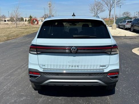 New 2026 Volkswagen Taos SE image 5