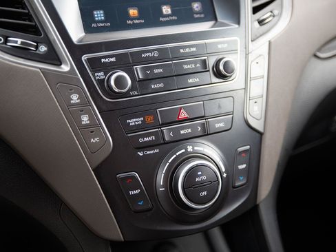 Used 2018 Hyundai Santa Fe SE AWD/4WD image 13