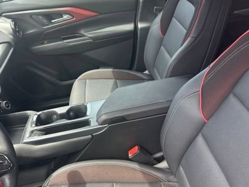 Certified 2025 Chevrolet Equinox EV RS FWD image 3