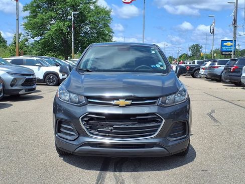 Used 2020 Chevrolet Trax LS w/ Tint and Cruise Package FWD image 2