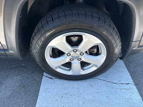 Used 2018 Jeep Compass Latitude w/ Popular Equipment Group AWD/4WD image 12