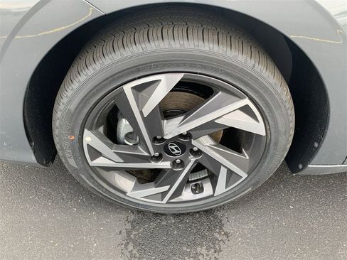 New 2025 Hyundai Elantra SEL image 10
