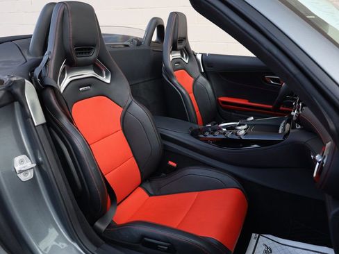 Used 2018 Mercedes-Benz AMG GT Roadster image 28