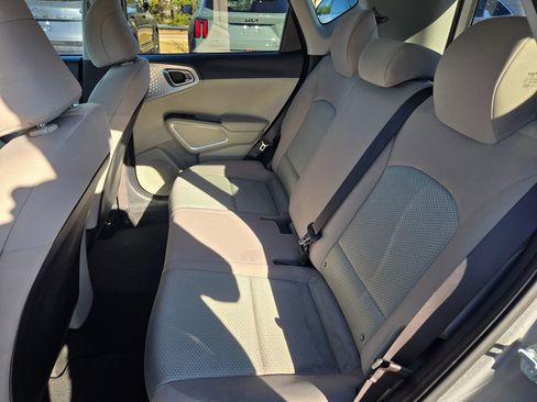 Certified 2025 Kia Soul LX w/ LX Technology Package image 31