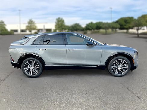 New 2026 Cadillac Lyriq Luxury image 7