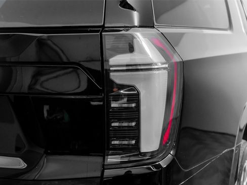 Used 2025 Chevrolet Suburban High Country w/ Sun And Tow Package image 9