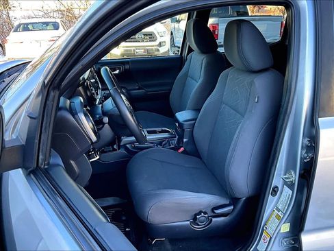 Used 2019 Toyota Tacoma TRD Sport image 8