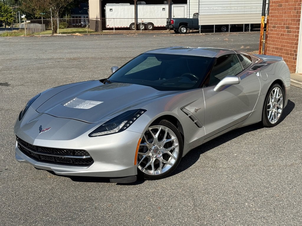 Used 2017 Chevrolet Corvette Stingray Coupe RWD image 3