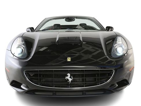 Used 2010 Ferrari California RWD image 11