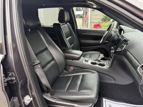 Used 2019 Jeep Grand Cherokee Limited image 16