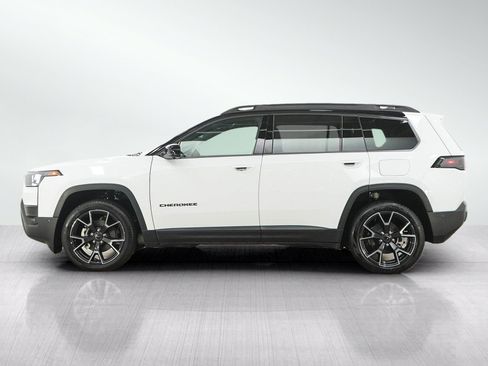 Used 2026 Jeep Cherokee Overland w/ Trailer Tow Group AWD/4WD image 2