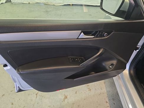 Used 2015 Volkswagen Passat 1.8T Limited Edition FWD image 10