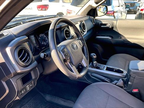 Used 2019 Toyota Tacoma TRD Sport image 14