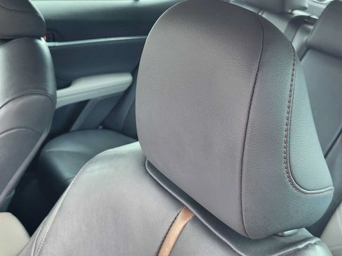 Used 2019 Toyota Camry XLE FWD image 14