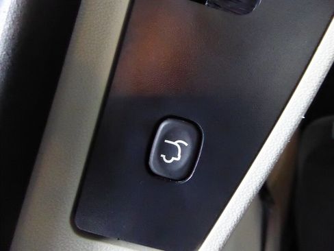 Used 2016 Dodge Grand Caravan SXT image 31