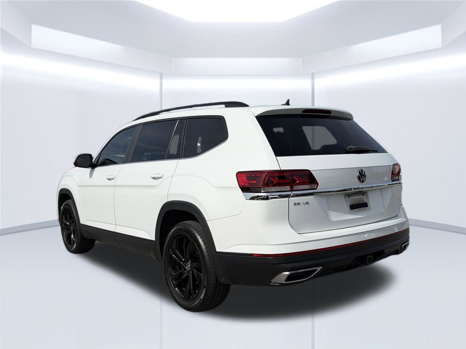 Used 2023 Volkswagen Atlas SE w/ Black Wheel Package FWD image 7