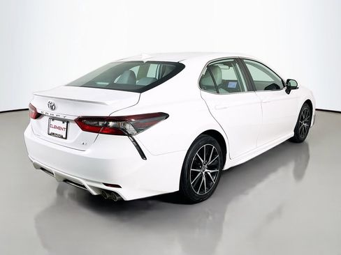 Used 2023 Toyota Camry SE FWD image 7
