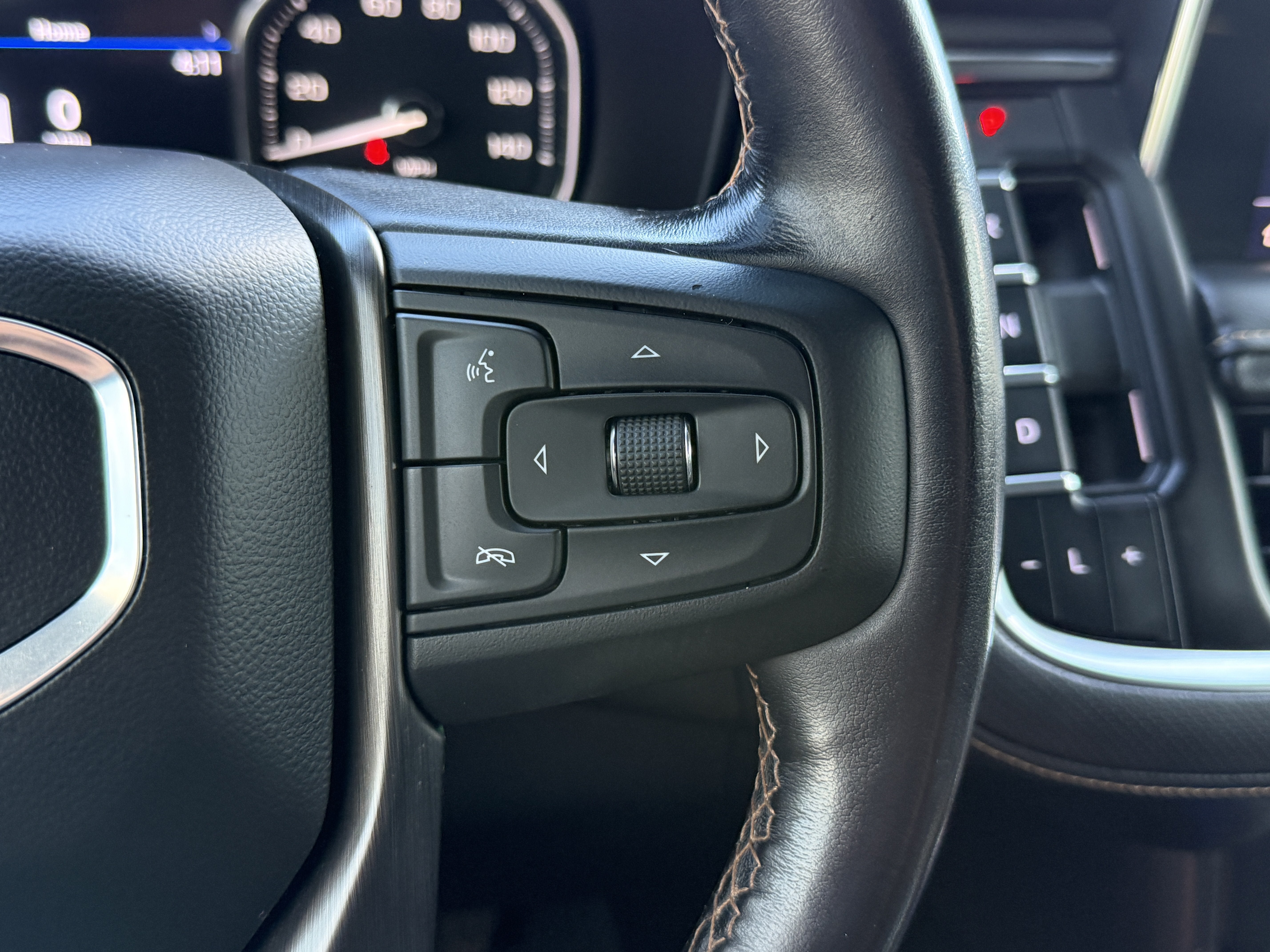Used 2021 GMC Yukon AT4 w/ AT4 Premium Package AWD/4WD image 25