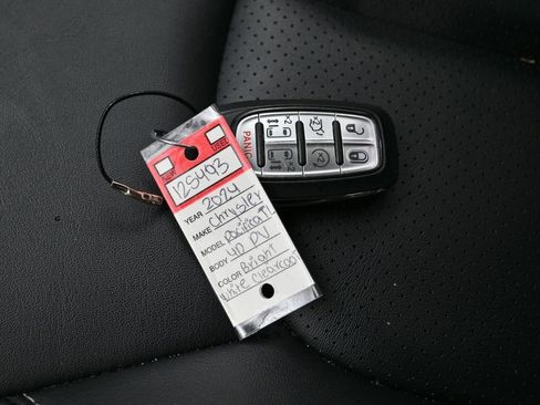 Used 2024 Chrysler Pacifica Touring-L image 29