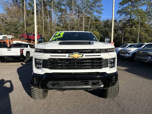 Used 2024 Chevrolet Silverado 2500 Custom image 11