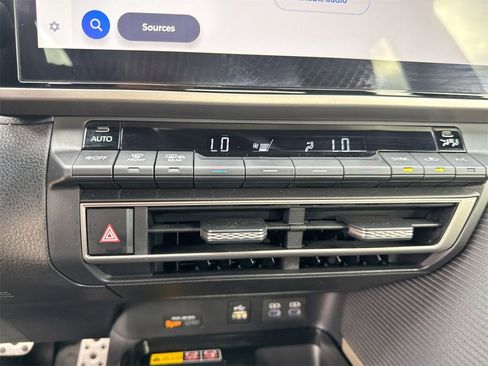 Used 2025 Toyota Camry SE image 25