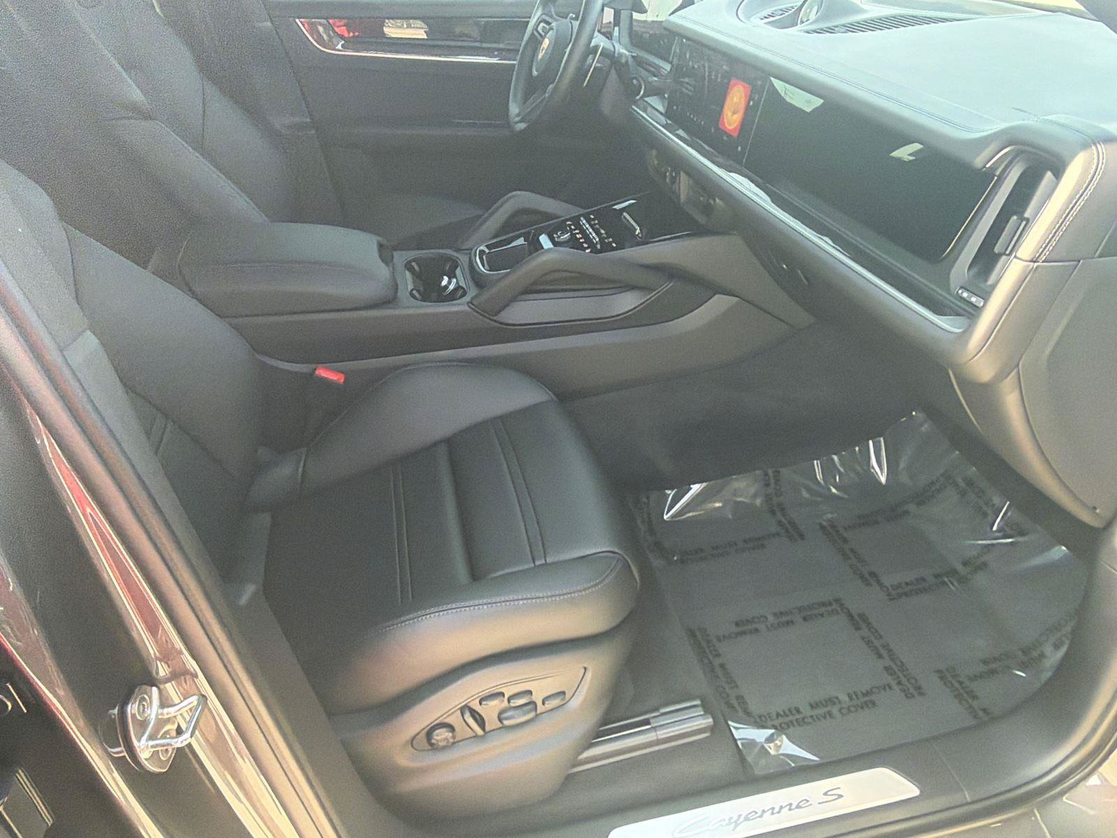 Used 2024 Porsche Cayenne S AWD/4WD image 13