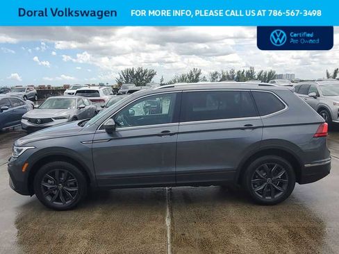 Used 2023 Volkswagen Tiguan SE w/ Panoramic Sunroof Package FWD image 16