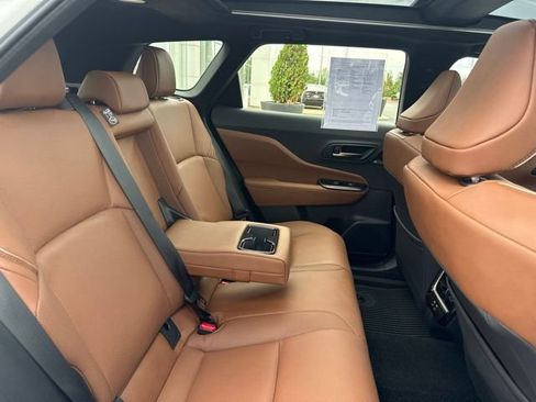 Used 2025 Toyota Crown Signia w/ Advanced Technology Package AWD/4WD image 32