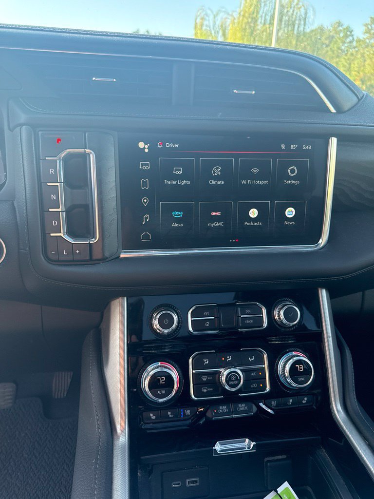 Used 2022 GMC Yukon Denali AWD/4WD image 10