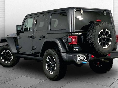 Used 2025 Jeep Wrangler Unlimited Rubicon 4xe w/ Convenience Group AWD/4WD image 11
