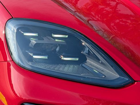 Certified 2025 Porsche Cayenne GTS AWD/4WD image 35