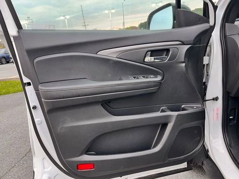 Used 2022 Honda Pilot Sport image 23