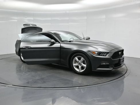 Certified 2017 Ford Mustang Coupe RWD image 28