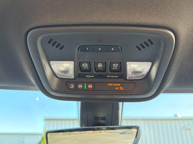 Used 2022 Chevrolet Traverse Premier w/ LPO, Floor Liner Package AWD/4WD image 36