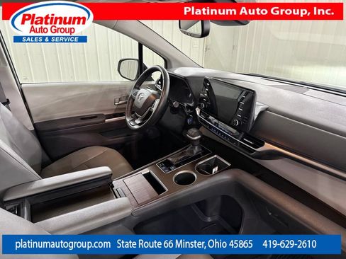 Used 2023 Toyota Sienna XLE AWD/4WD image 46