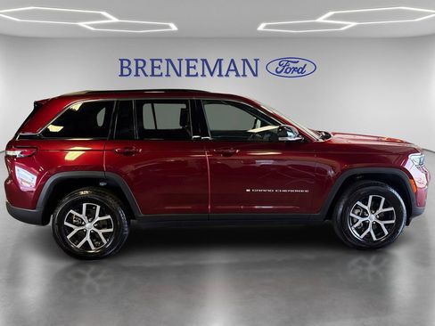 Used 2025 Jeep Grand Cherokee Limited w/ Luxury Tech Group II AWD/4WD image 5