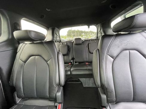 Used 2026 Chrysler Pacifica Select FWD image 13
