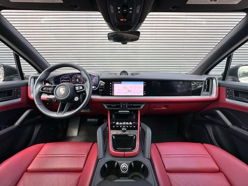 Certified 2026 Porsche Cayenne AWD/4WD image 6