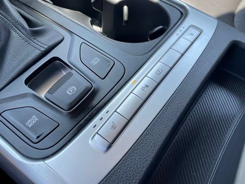 Certified 2025 Kia Carnival FWD image 19