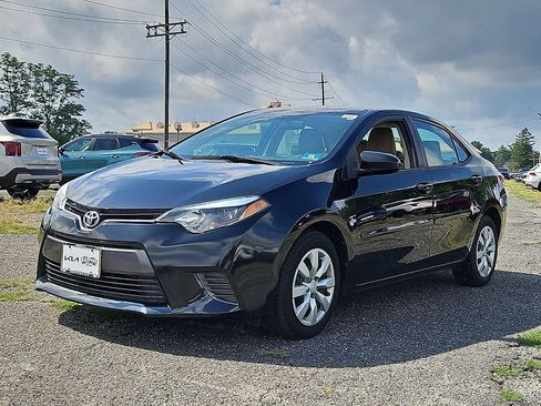 Used 2016 Toyota Corolla LE w/ Body Protection Package #1 FWD image 3