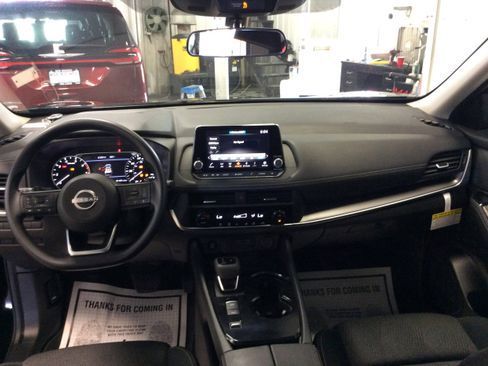 Used 2024 Nissan Rogue SV image 18