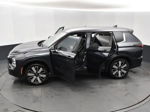 Used 2025 Mitsubishi Outlander SE image 7