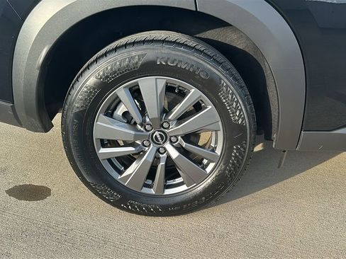Used 2025 Nissan Pathfinder SV FWD image 16