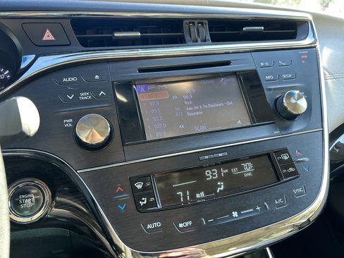 Used 2013 Toyota Avalon XLE Premium image 22