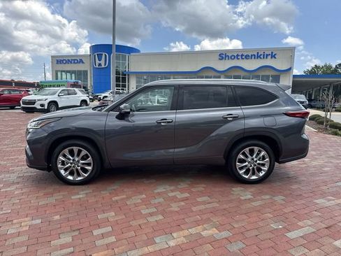 Used 2023 Toyota Highlander Limited FWD image 33