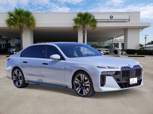 Certified 2024 BMW 760i xDrive image 3