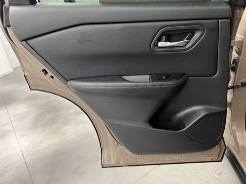 Used 2025 Nissan Rogue SV AWD/4WD image 19