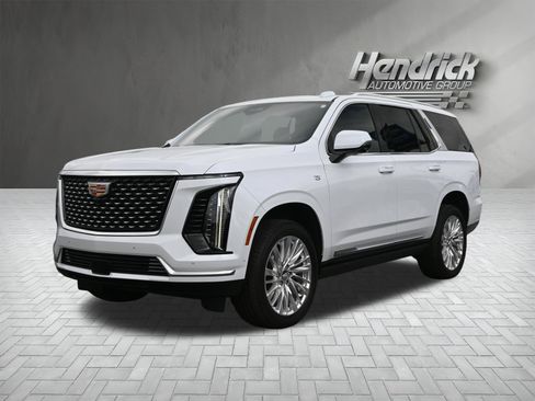 Used 2026 Cadillac Escalade Luxury w/ LPO, Floor Liner Package AWD/4WD image 5