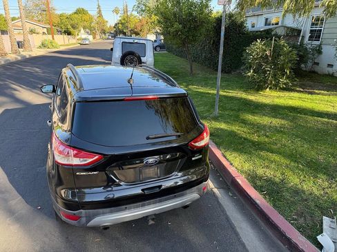 Used 2015 Ford Escape SE w/ Equipment Group 201A image 6