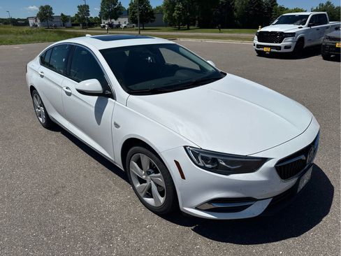 Used 2018 Buick Regal Preferred w/ Driver Confidence Package #1 FWD image 4